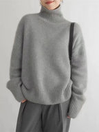 Lottie – Cashmere turtleneck of timeless elegance