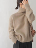 Lottie – Cashmere turtleneck of timeless elegance