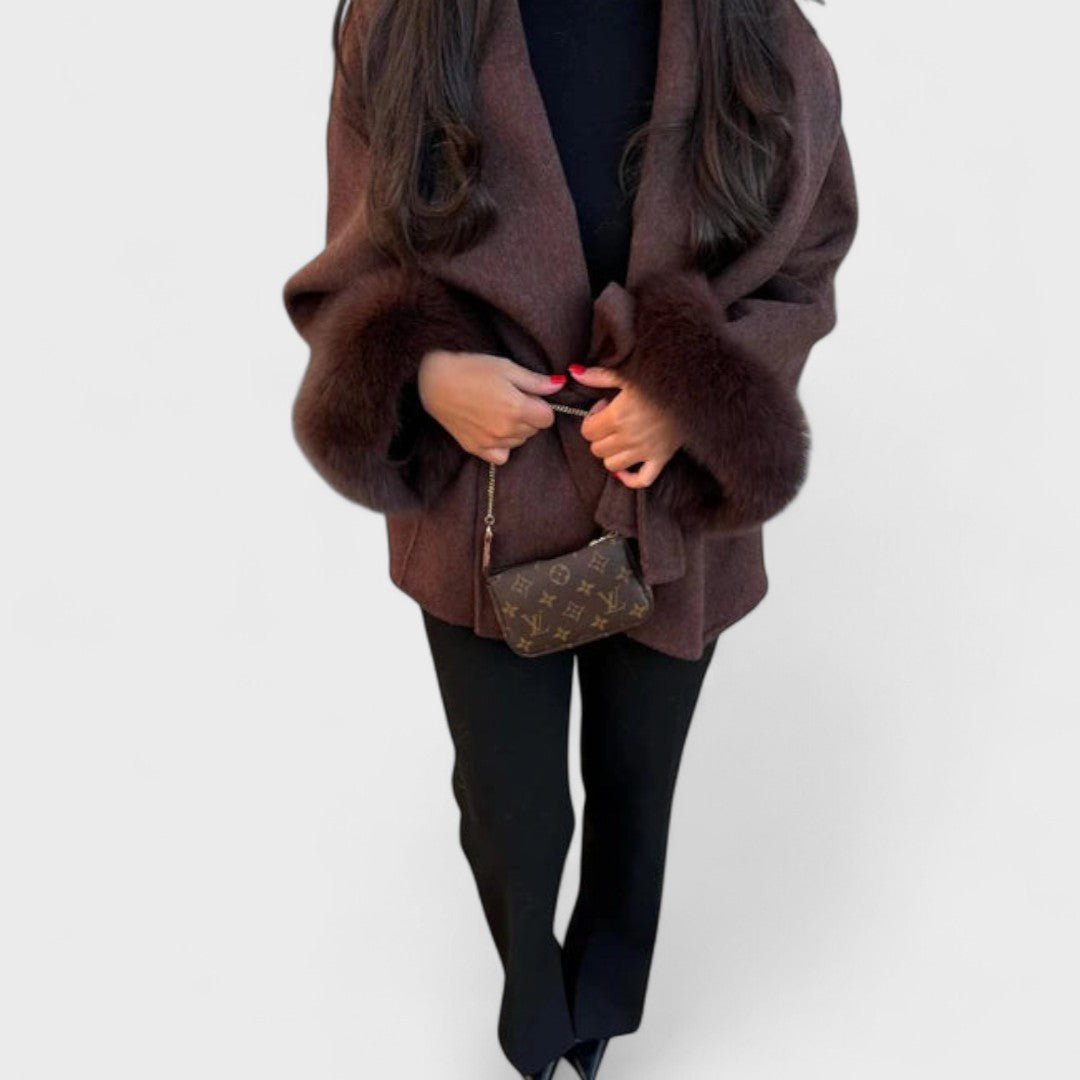 Thea – Wool coat with faux fur details