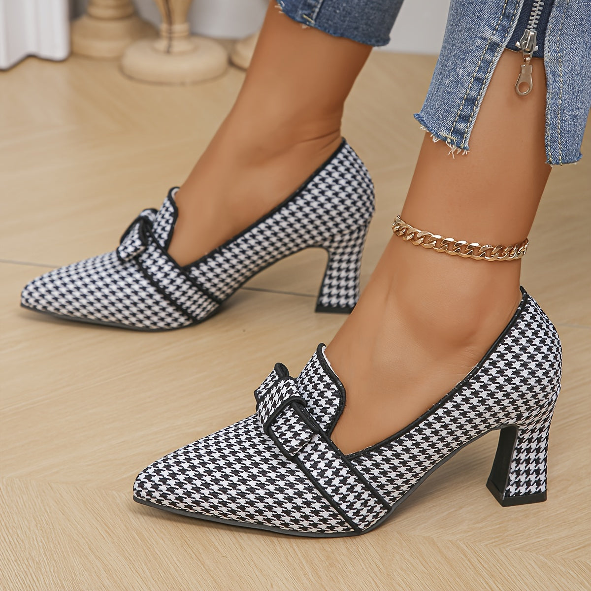 Leontine – Houndstooth Heeled Pumps